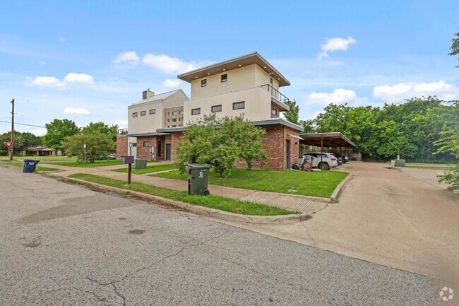 Building Photo - 213 N Houston Ave Rental