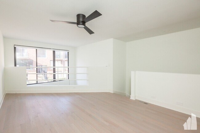 Photo - 944 W Grace St
