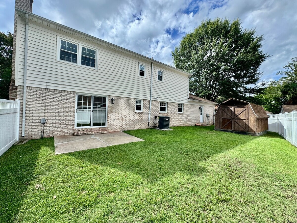 Photo - 912 Marshall Cir