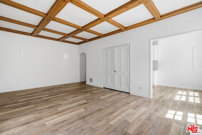 Photo - 140 S Camden Dr Unidad 202