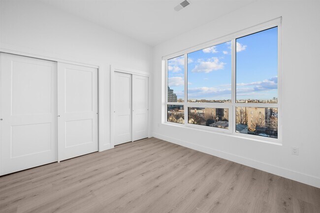 Photo - 17 Ave E Unit 506