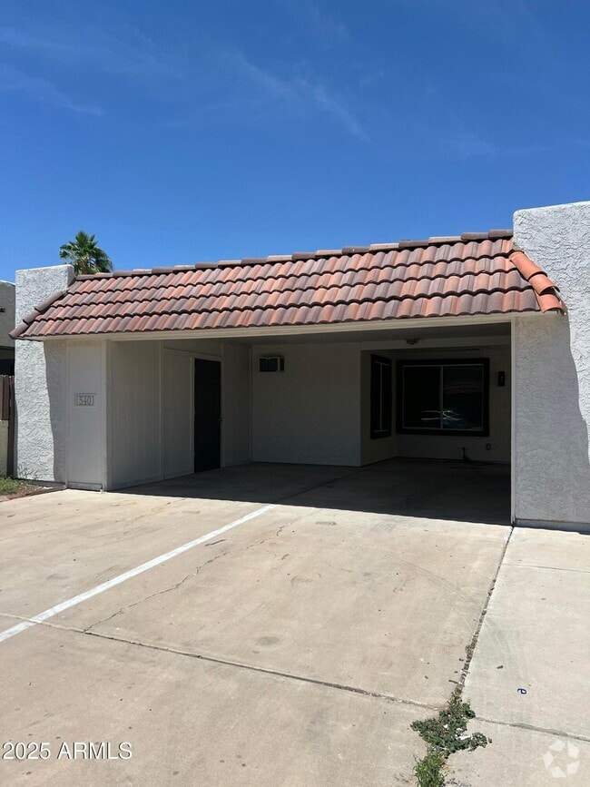 Building Photo - 540 E Royal Palms Dr Rental