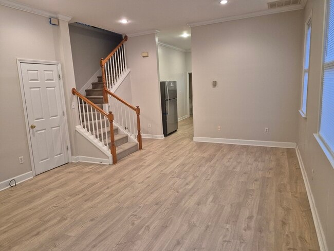 Building Photo - 584 Seminole Ave NE Unit A