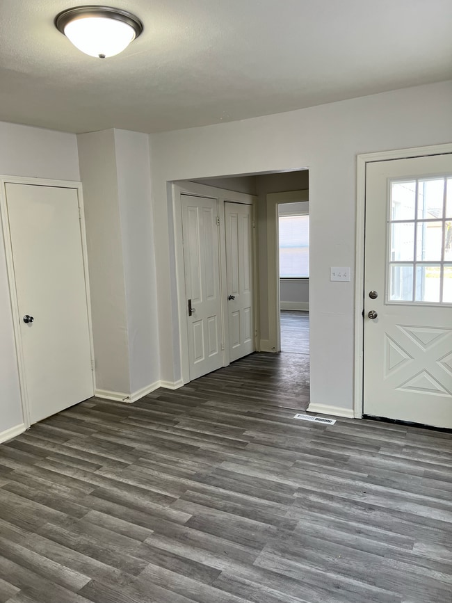 Photo - 811 Hagerer St