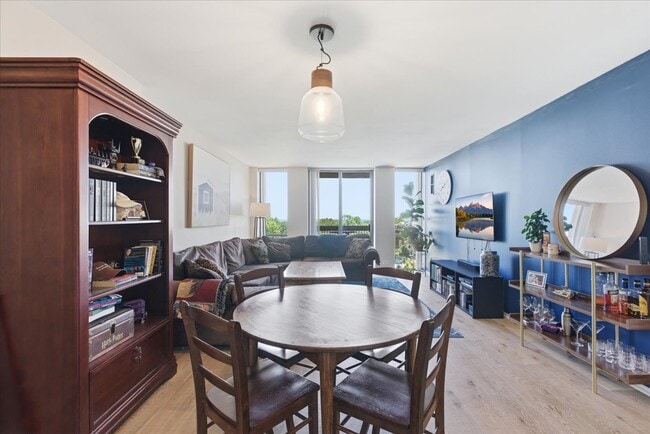 Photo - 1660 N La Salle Dr Unit 707