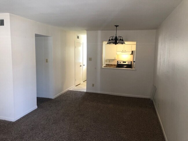 Photo - Cute 2 Bedroom Condo in South Highland