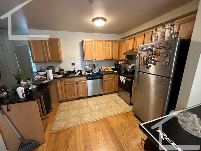5 bed 2.5 bath in LA (Lower Allston) 9/1 - 5 bed 2.5 bath in LA (Lower Allston) 9/1 Condo