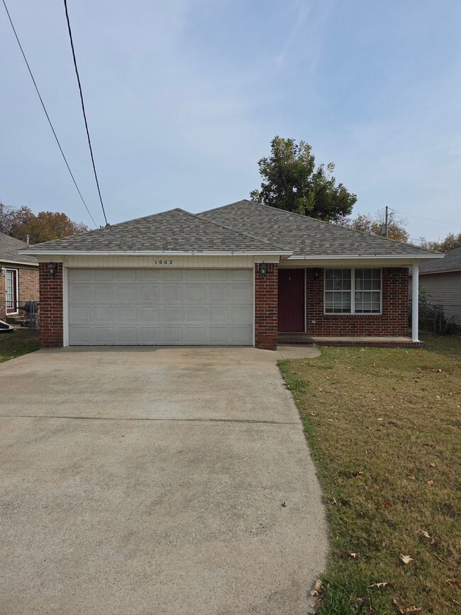 Photo - 1002 N Greenwich Ave