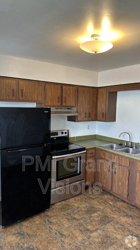 Building Photo - 1616 University Dr Rental