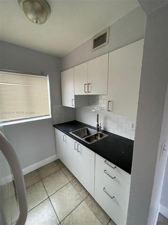 Photo - 2330 NW 11th St Unit 9