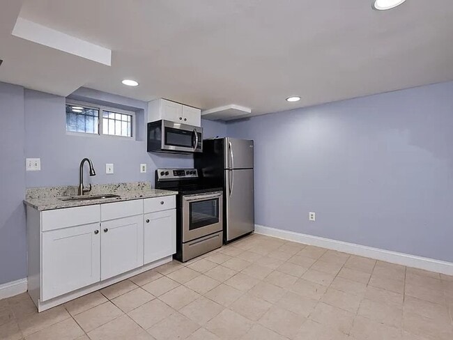 Photo - 144 Webster St NE Unit B