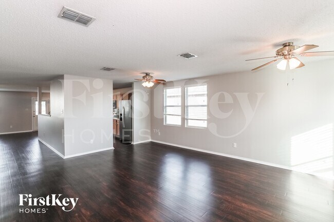 Photo - 1405 Dandelion Trail