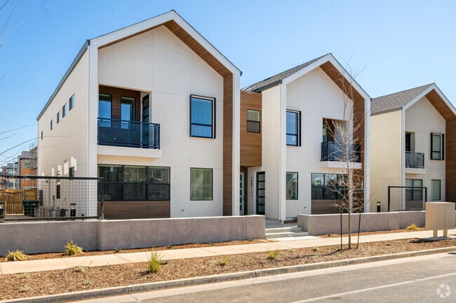 Building Photo - 1883 Notre Dame Blvd Rental