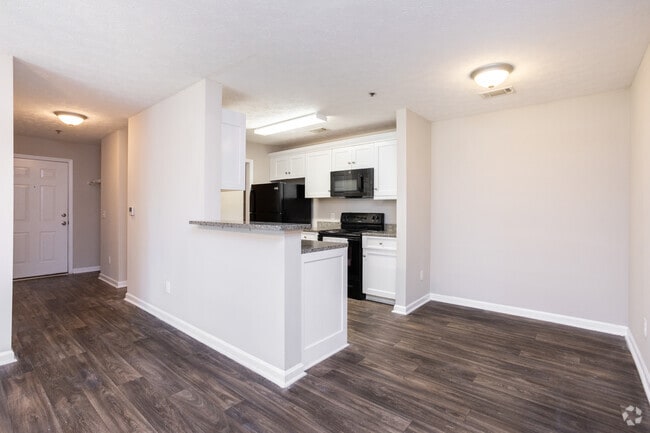 LEGENDS 2 BR | 2 BA | 960SF - Kitchen/Dining Room - Legends at Armour Avenue