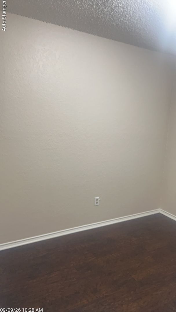 Photo - 207 Hosack St