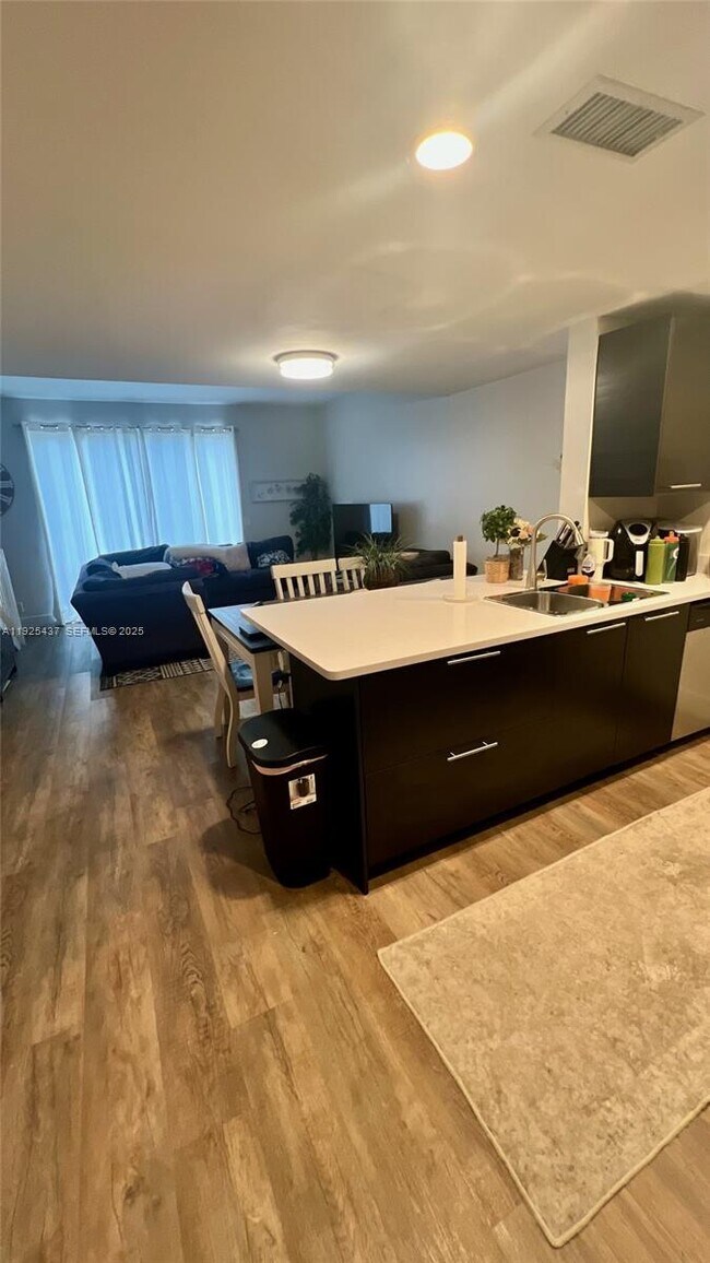 Photo - 1436 Barcelona Way