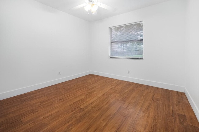 Photo - 15805 W Waterside Cir