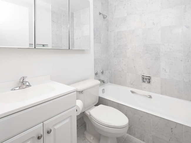 Photo - 200 Rector Pl