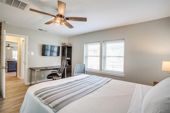 Photo - 408 N Oak Cliff Blvd
