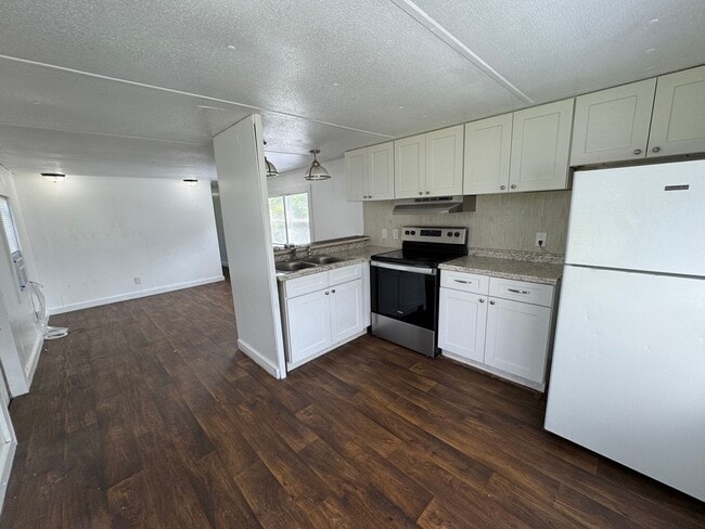 Photo - 2 Bedroom / 1 Bath Single wide for Rent – Irvin St, Live Oak, FL