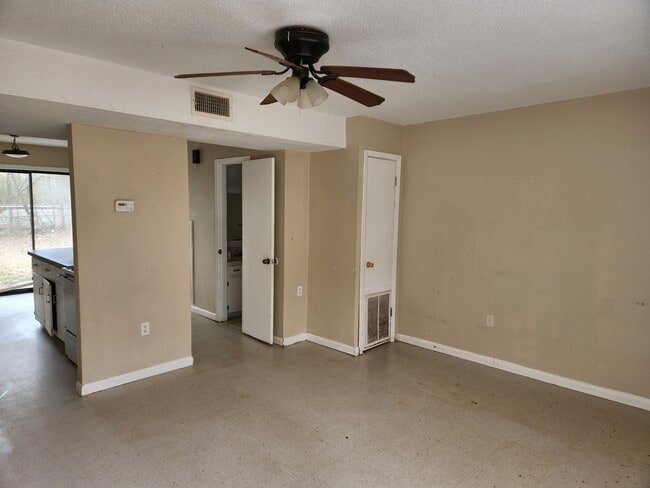 Photo - 50 Pheasant Run Dr