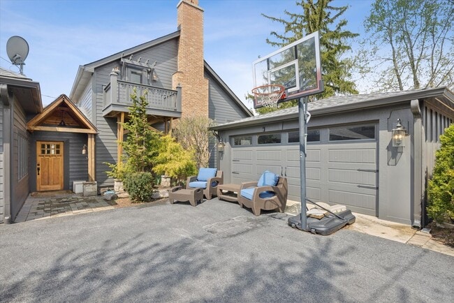 Photo - 502 W 47th St