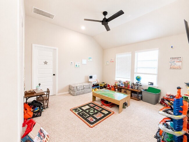 Photo - 377 Selah Ct