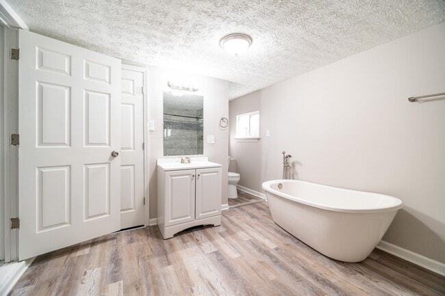 Photo - 465 Brehl Ave