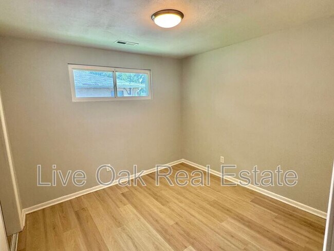 Photo - 314 Woodview Ave