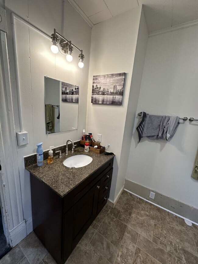 5 Bed 2 Bath close to UWEC available June 1st! Has a new bathroom!