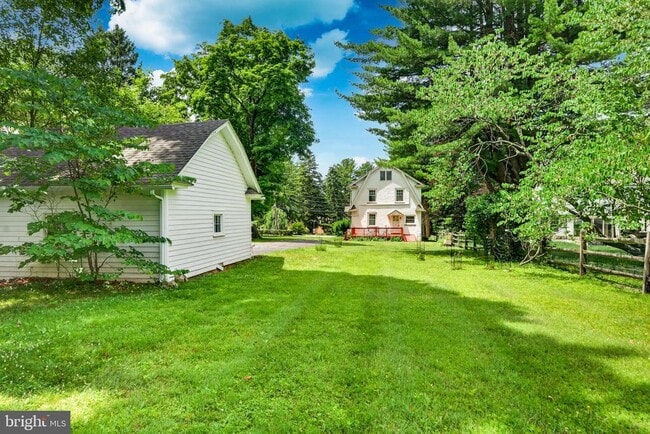 Photo - 113 S Valley Rd