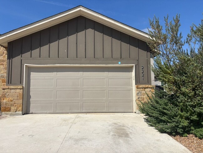 Building Photo - Luxury 3 Bed-2 Bath Duplex in NBTX!