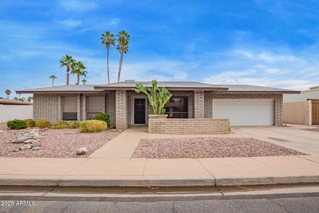 Photo - 1840 W Navarro Ave Casa