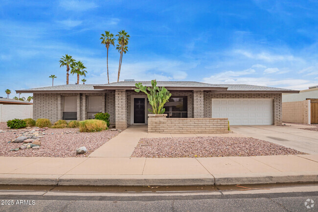 Building Photo - 1840 W Navarro Ave Rental