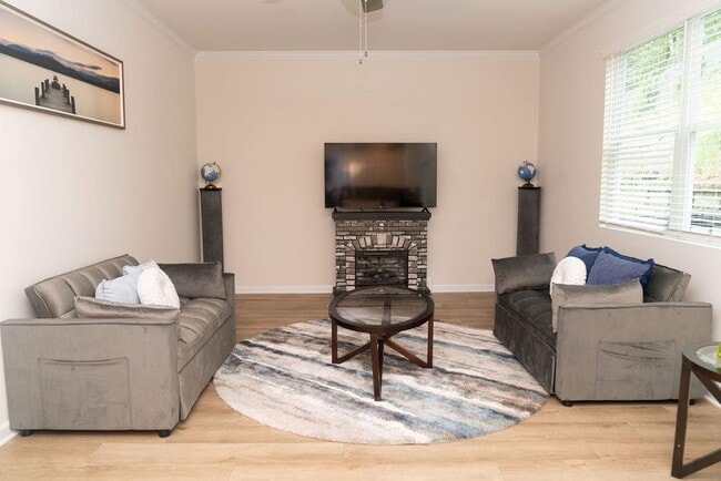 Photo - 585 River Gdns Dr