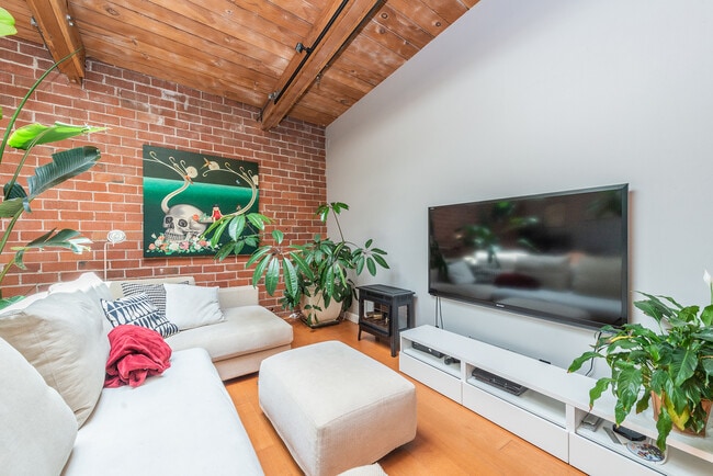 Photo - 1250 Powell St