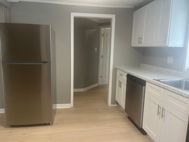 2114 W Long 17th St