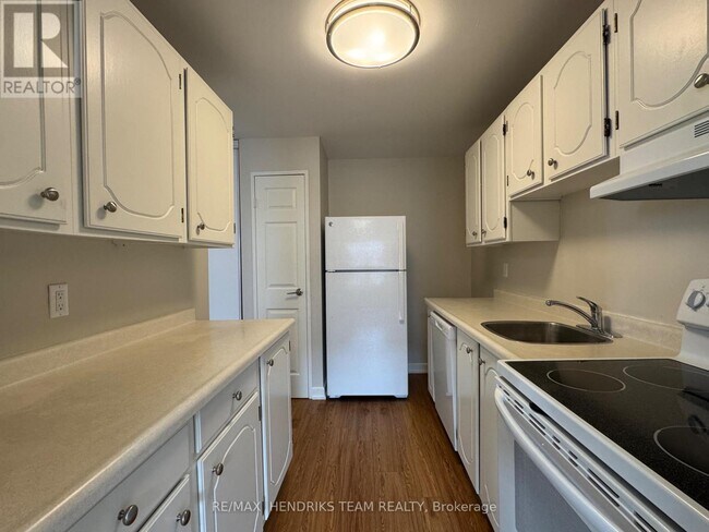 Photo - 610 Lake St Unité 705