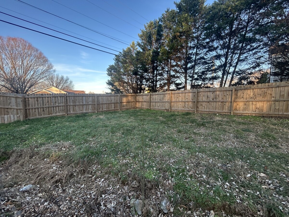 Photo - 1512 Barrywood Cir W