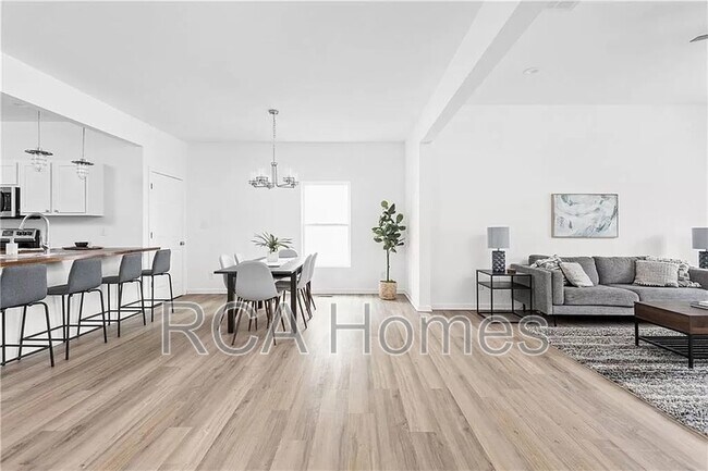 Photo - 408 N Dearborn St
