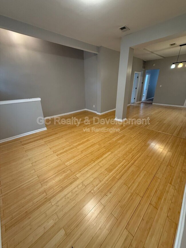 Photo - 3609 S Giles Ave Unit 2