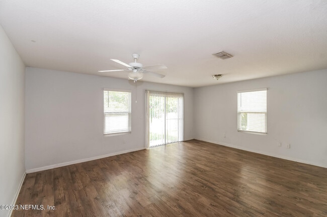 Photo - 554 Eiseman Wy