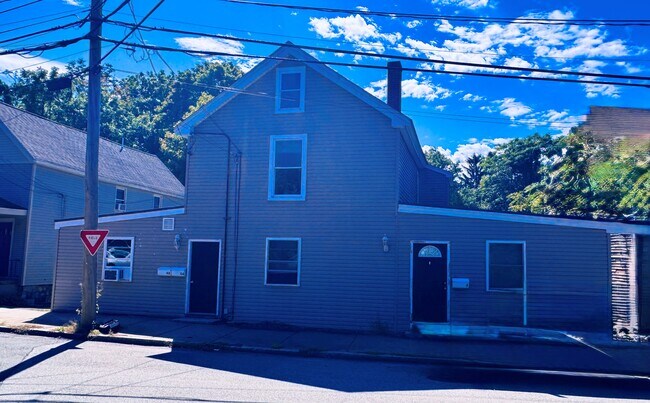 Exterior - 6 Lowell St Unit 6 Lowell Street