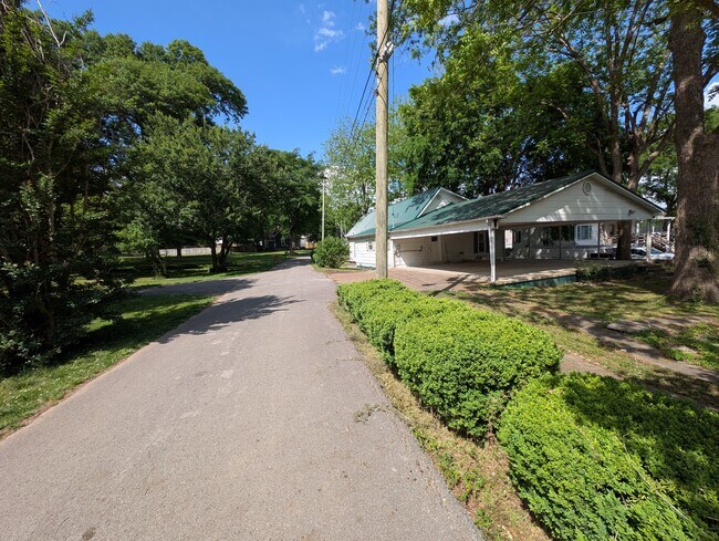Photo - 107 W Cooper St
