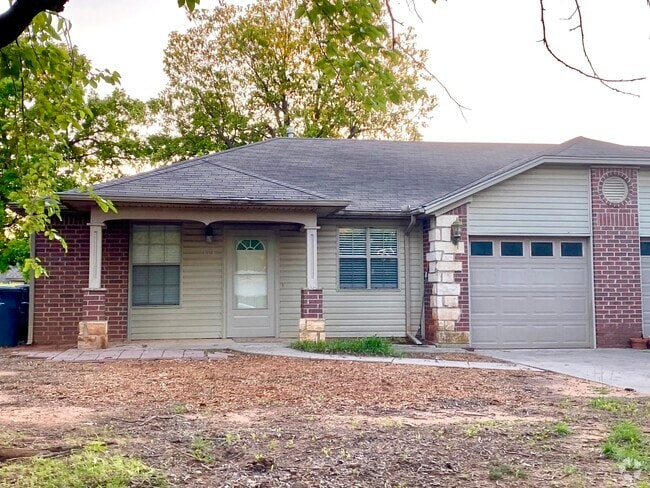 Building Photo - 113 S Van Buren Ave Rental