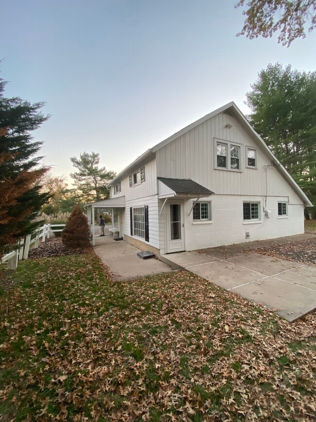 Photo - 423 Country Club Rd