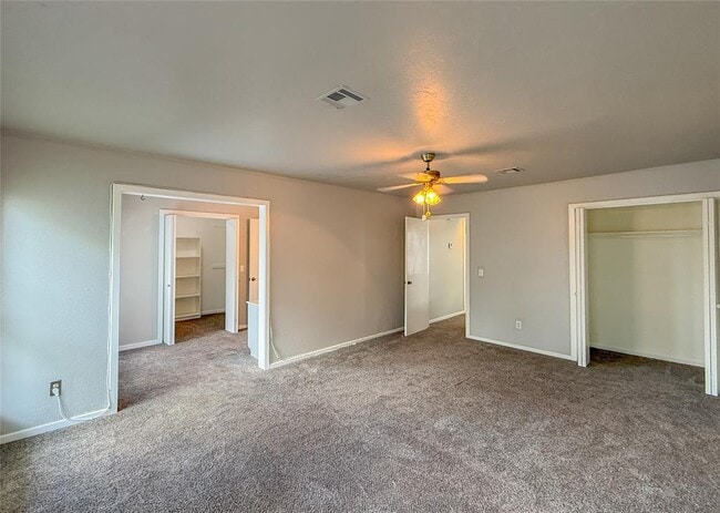 Building Photo - 12021 Hawthorne Ln