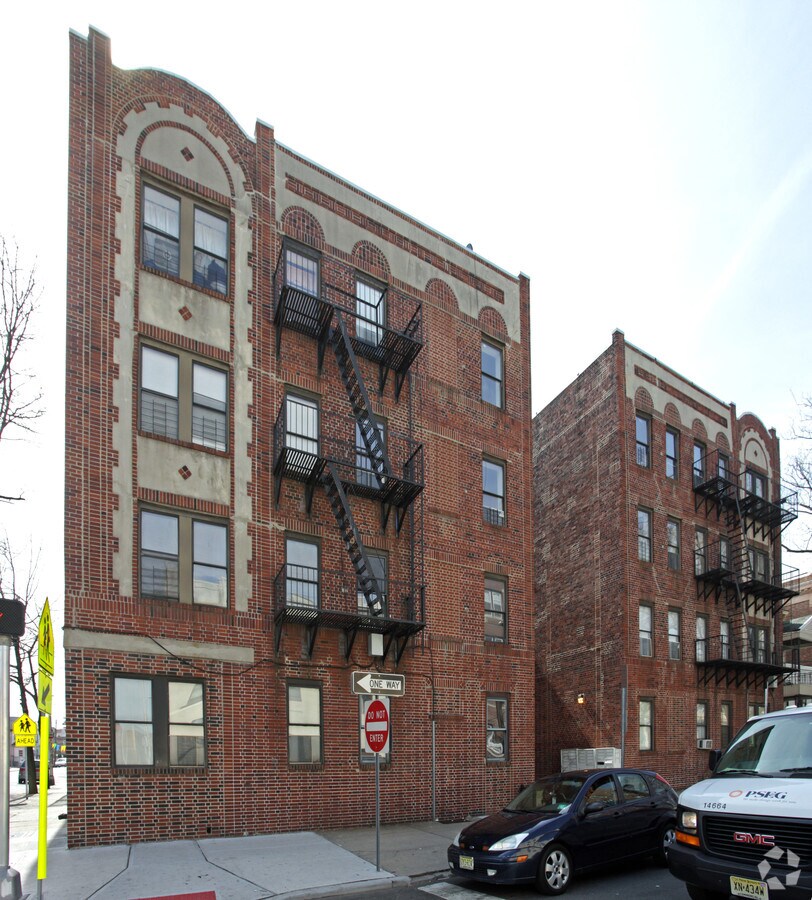 117 Wade Street - 117 Wade St Apartments