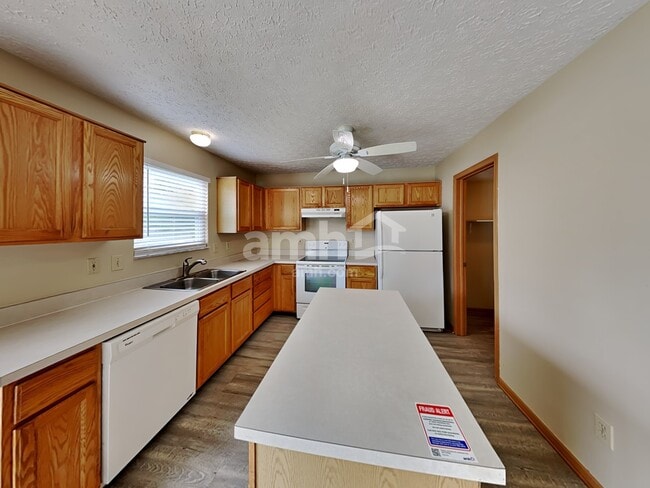 Photo - 6870 Laburnum Dr