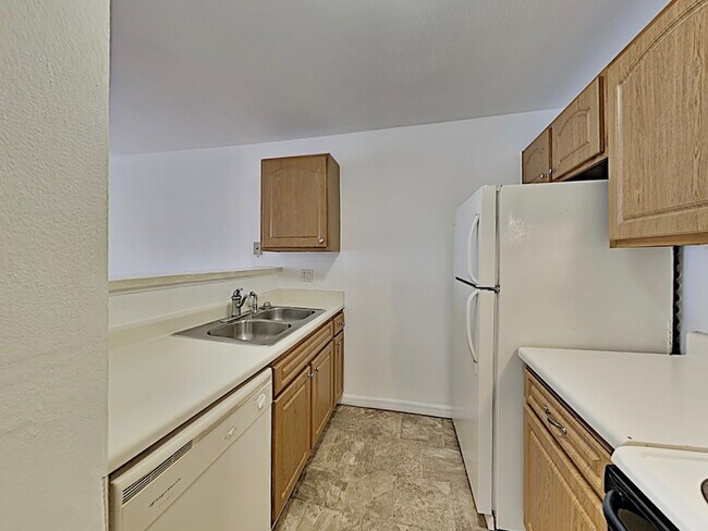 Photo - 4748 Walden Cir Unit Apt 825